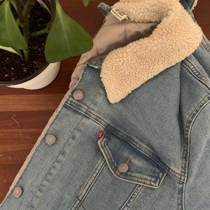 Levi's Sherpa-Lined Denim Trucker Jacket *UNISEX*